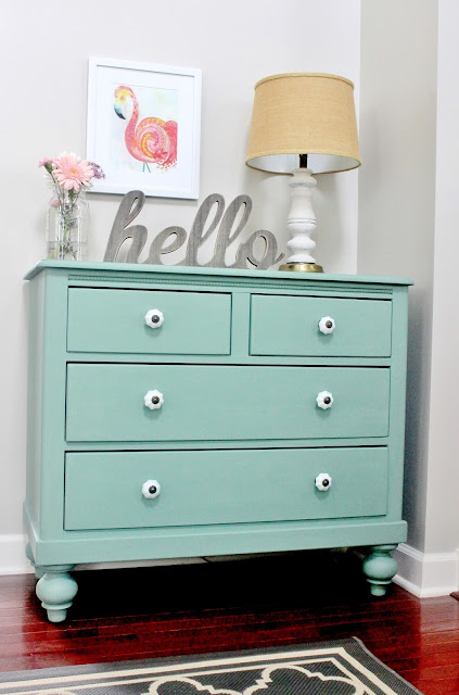 A second hand dresser gets a pretty makeover with chalk paint