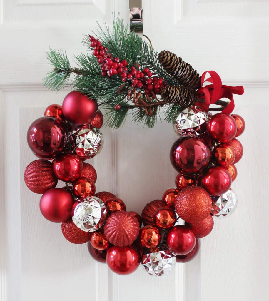 Learn how to make this  ornament wreath with a wire hanger! #christmascrafts